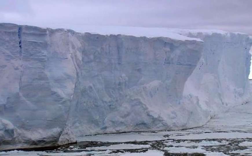 Novi snimci s Antarktika: Ledena ploča se nakon odvajanja počela kretati